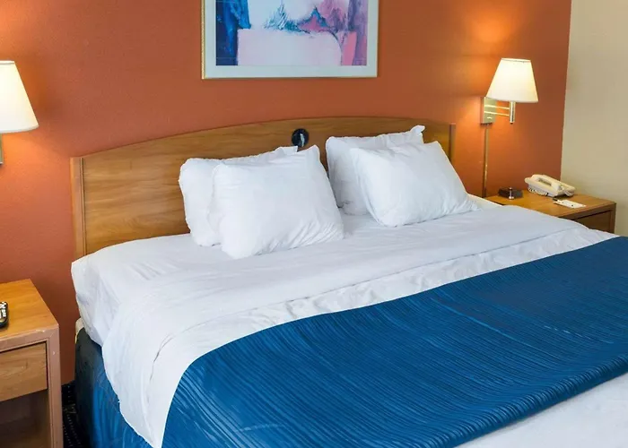 Quality Inn Lakeville North
